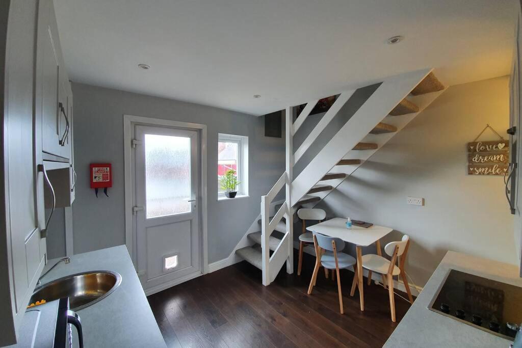 Ferienwohnung Cosy, Quirky, Comfy 'N' Chic House- Swindon Exterior foto
