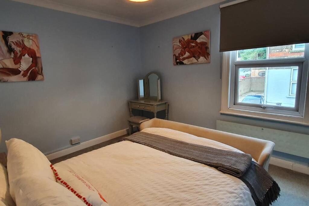 Ferienwohnung Cosy, Quirky, Comfy 'N' Chic House- Swindon Exterior foto